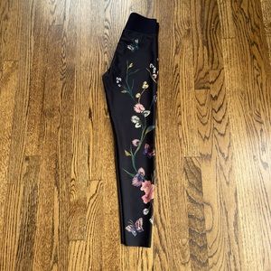Ultracor black floral leggings | XS